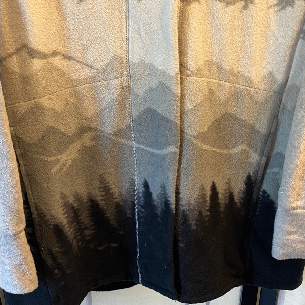 Cuddl Duds Women’s Gray and Black Soft Fleece Mountain Scene Cardigan Small - Picture 2 of 5
